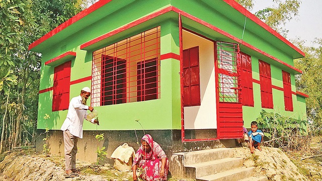 বীর নিবাস পাবেন ৩০ হাজার মুক্তিযোদ্ধা