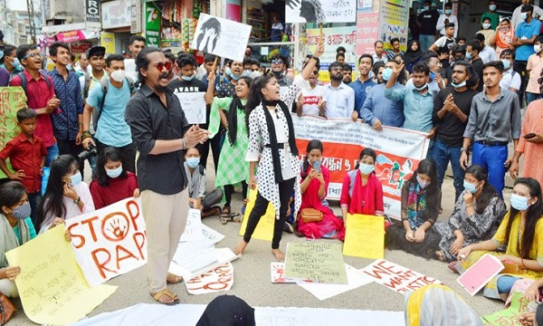 ধর্ষকদের ফাঁসির দাবিতে রাজশাহীতে গণস্বাক্ষর কর্মসূচি পালিত