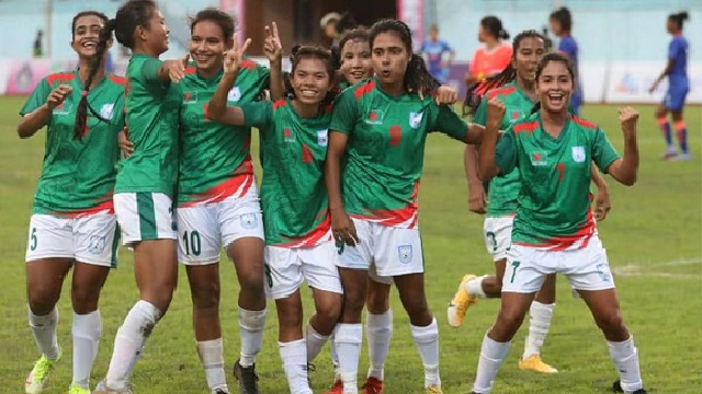 বাংলাদেশ নারী ফুটবল দলকে রাসিক মেয়রের অভিনন্দন