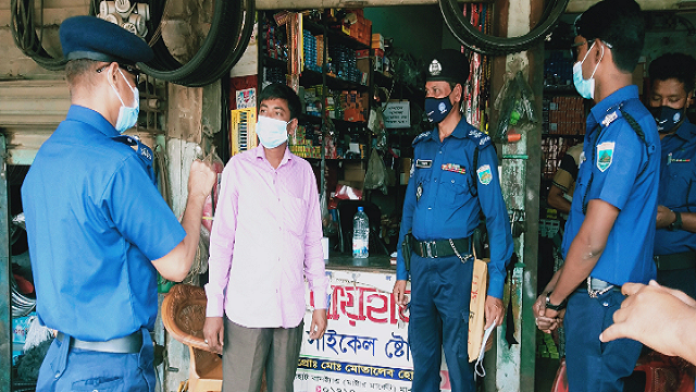 মান্দায় লকডাউনে কঠোর আইন শৃঙ্খলা বাহিনী