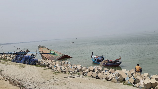 শখের বসে মাছ ধরতে গিয়ে ফিরলেন লাশ হয়ে