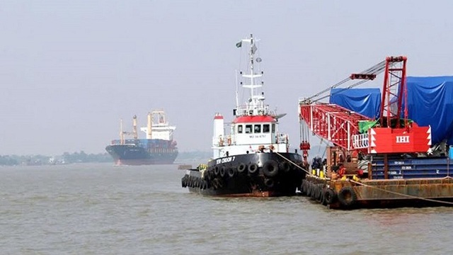 মোংলায় বিদেশি জাহাজের ধাক্কায় কার্গো ডুবি, নিখোঁজ ৩ নাবিক