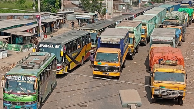 পাটুরিয়ায় পারাপারের অপেক্ষায় সহস্রাধিক যান