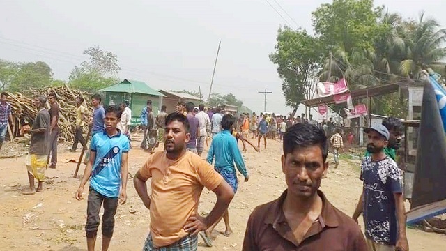 অটোরিকশায় বসা নিয়ে দুই গ্রামবাসীর সংঘর্ষ, আহত ৩০