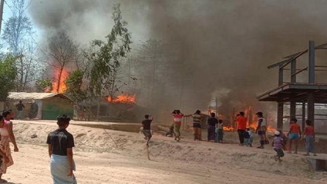 রোহিঙ্গা শিবিরে আগুন,পুড়ে ছাই ৫ শতাধিক ঘর 