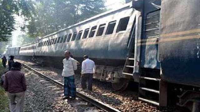 ৭ ঘন্টা পর ঢাকা-চট্টগ্রাম রুটে ট্রেন চলাচল স্বাভাবিক