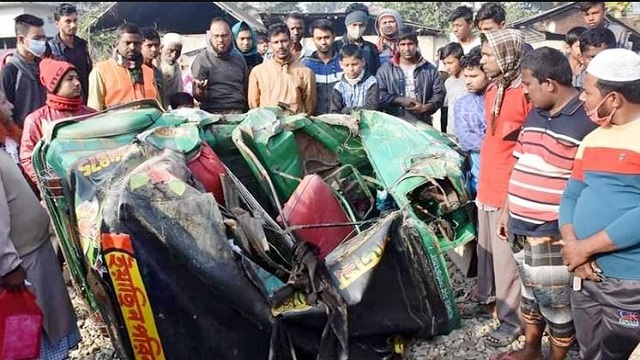 ট্রেনের ধাক্কায় স্বামীর পর স্ত্রীর মৃত্যু