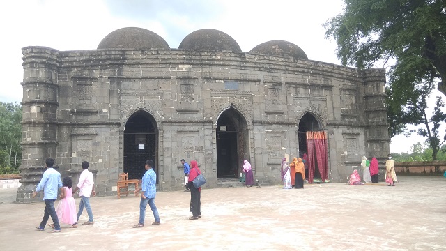 ঘুরে আসুন ঐতিহ্যবাহী 'কুসুম্বা' মসজিদ