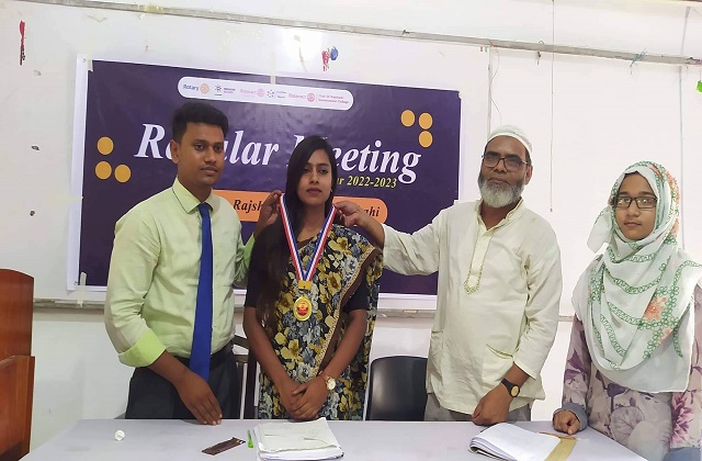 রোটারএ্যাক্ট ক্লাব অব রাজশাহী গভঃ কলেজের দায়িত্ব হস্তান্তর