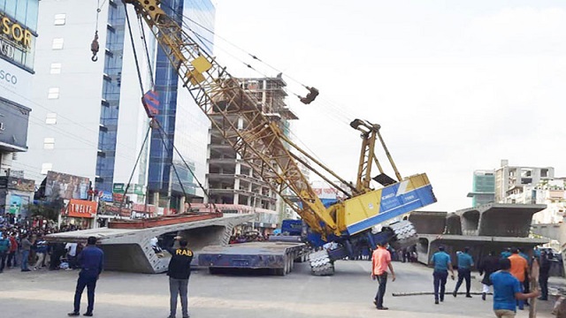 ৫০ টনের ক্রেন তুলছিল ৭০ টনের গার্ডার