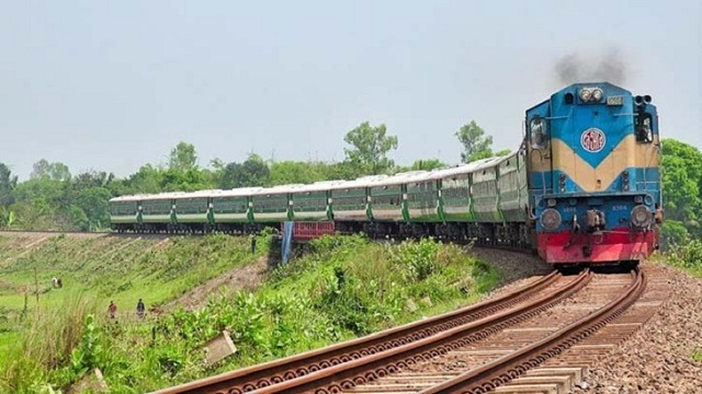 মন্ত্রীর আশ্বাসে রেলকর্মীদের ধর্মঘট প্রত্যাহার