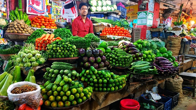 কাঁচাবাজারে ফিরছে স্বস্তি; ২০ টাকা দরেও মিলছে সবজি