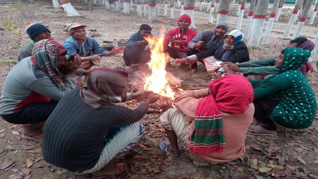 শীতের তীব্রতায় কাহিল রাজশাহীর ছিন্নমূল মানুষ